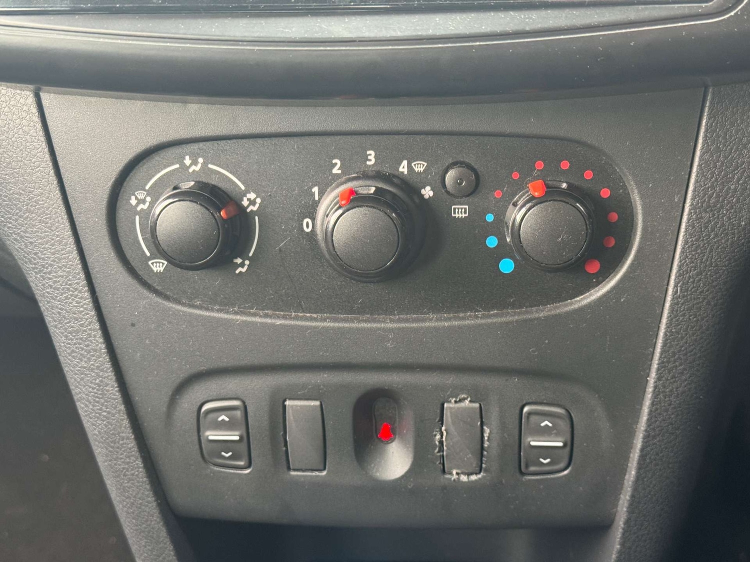 Used Dacia Sandero 2014 for sale - 76296842: Photo 23