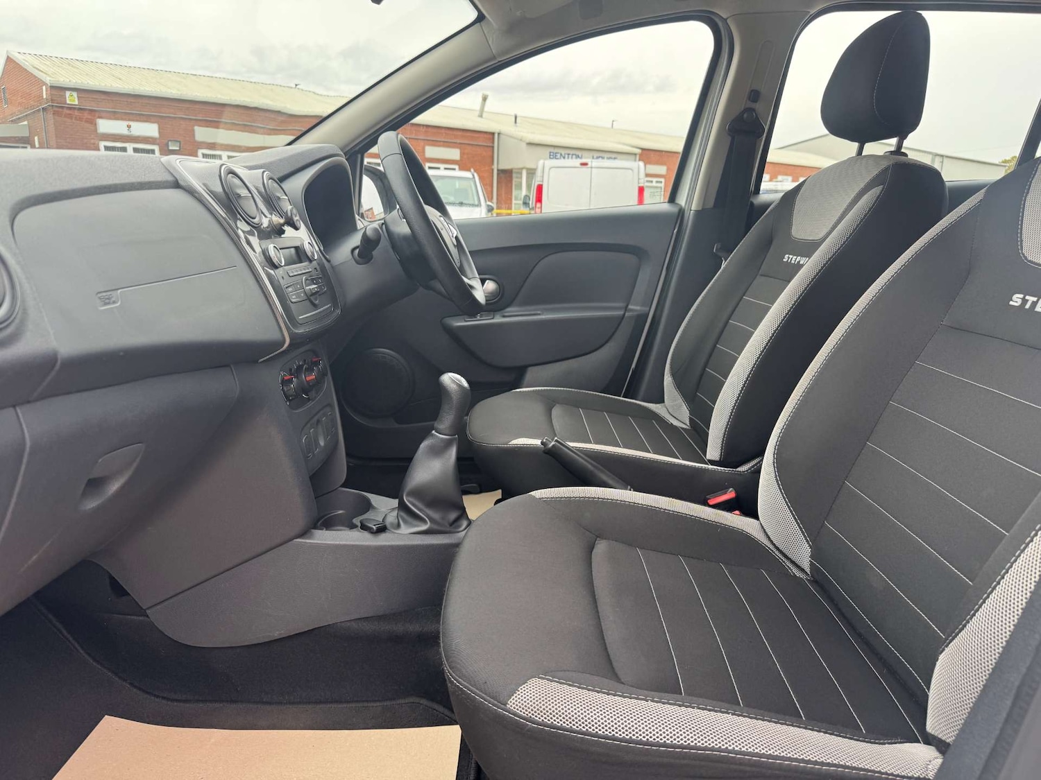 Used Dacia Sandero Stepway 2017 for sale - 76973921: Photo 19