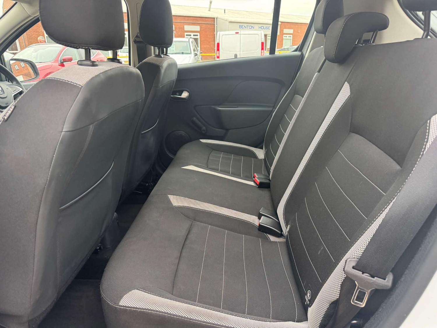 Used Dacia Sandero Stepway 2017 for sale - 76973921: Photo 25