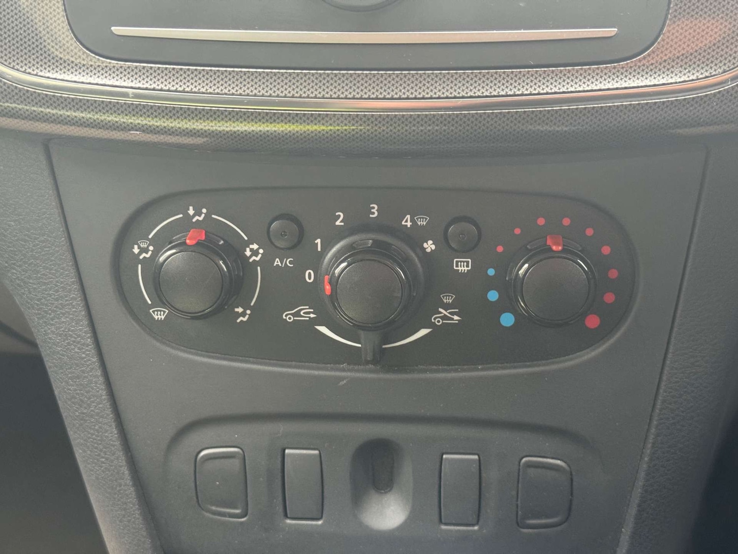 Used Dacia Sandero Stepway 2017 for sale - 76973921: Photo 39