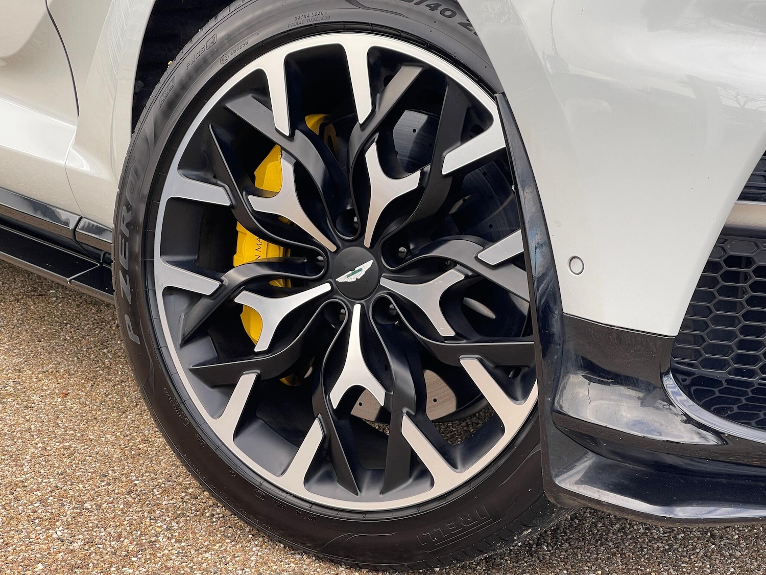 Used Aston Martin DBX 2023 for sale - 76457019: Photo 16