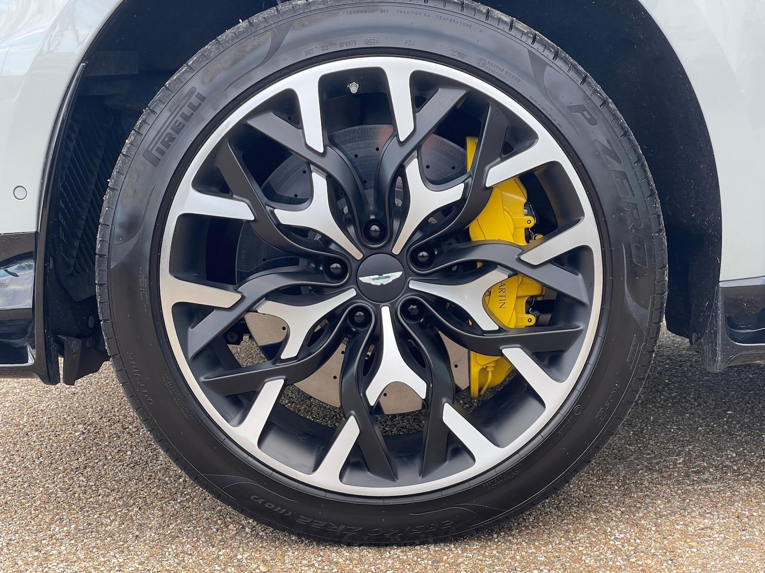 Used Aston Martin DBX 2023 for sale - 76457019: Photo 4