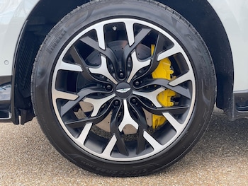 Used Aston Martin DBX 2023 for sale - 76457019: Photo