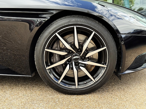 Used Aston Martin DB11 2019 for sale - 75623044: Photo 4