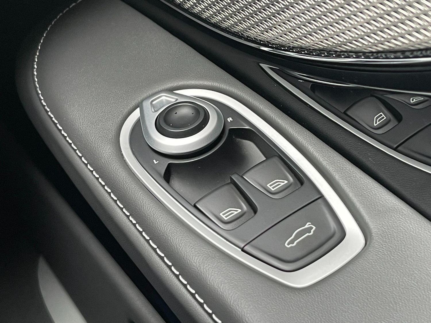 Used Aston Martin V8 2025 for sale - 76573624: Photo 26