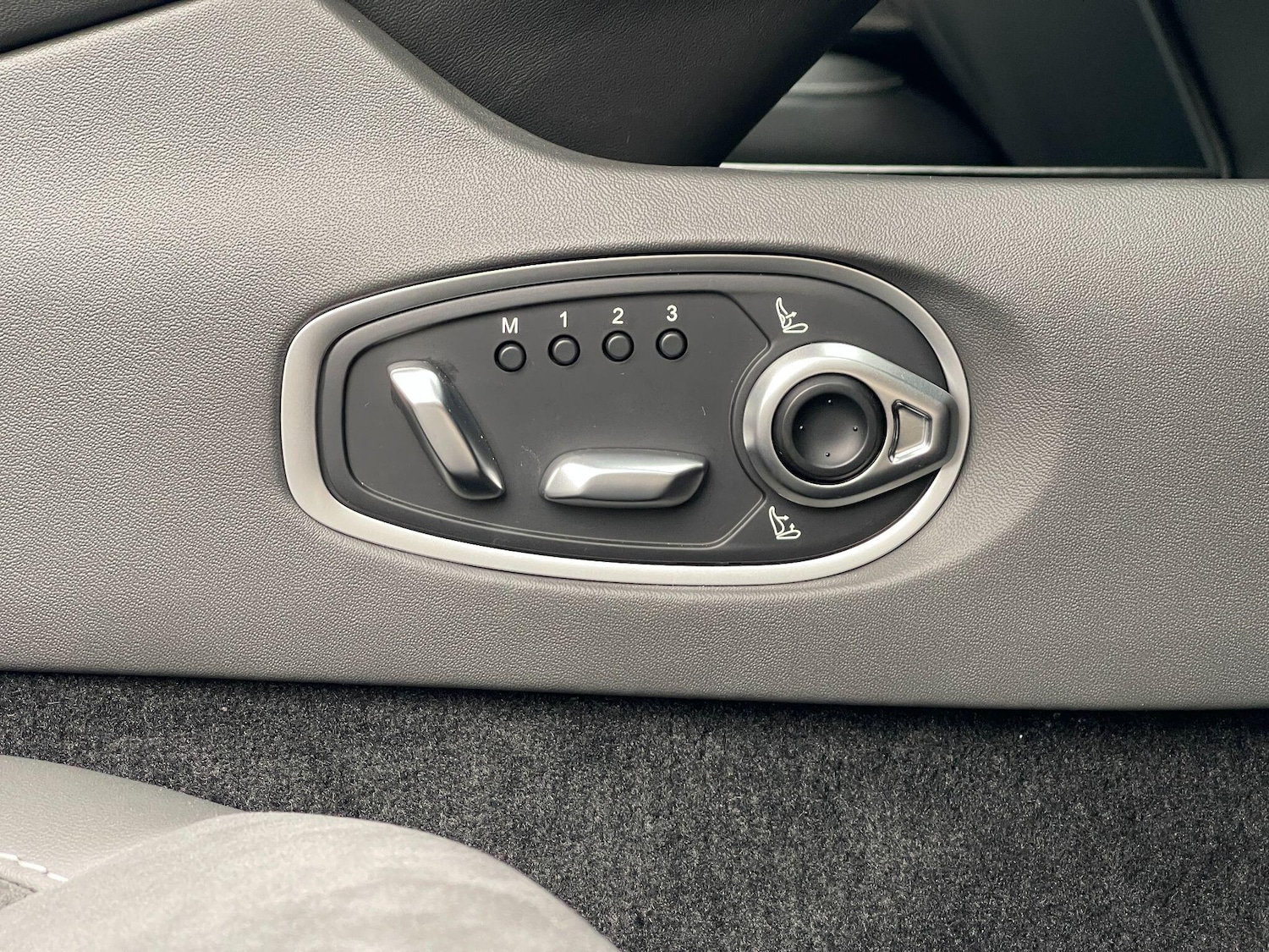 Used Aston Martin V8 2025 for sale - 76573624: Photo 32