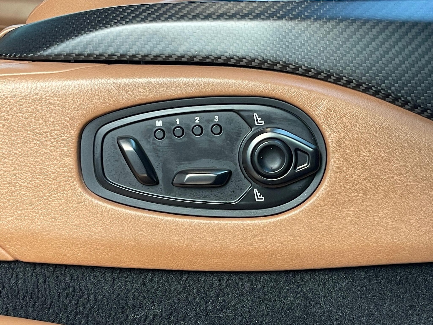 Used Aston Martin Vantage 2020 for sale - 76824884: Photo 36