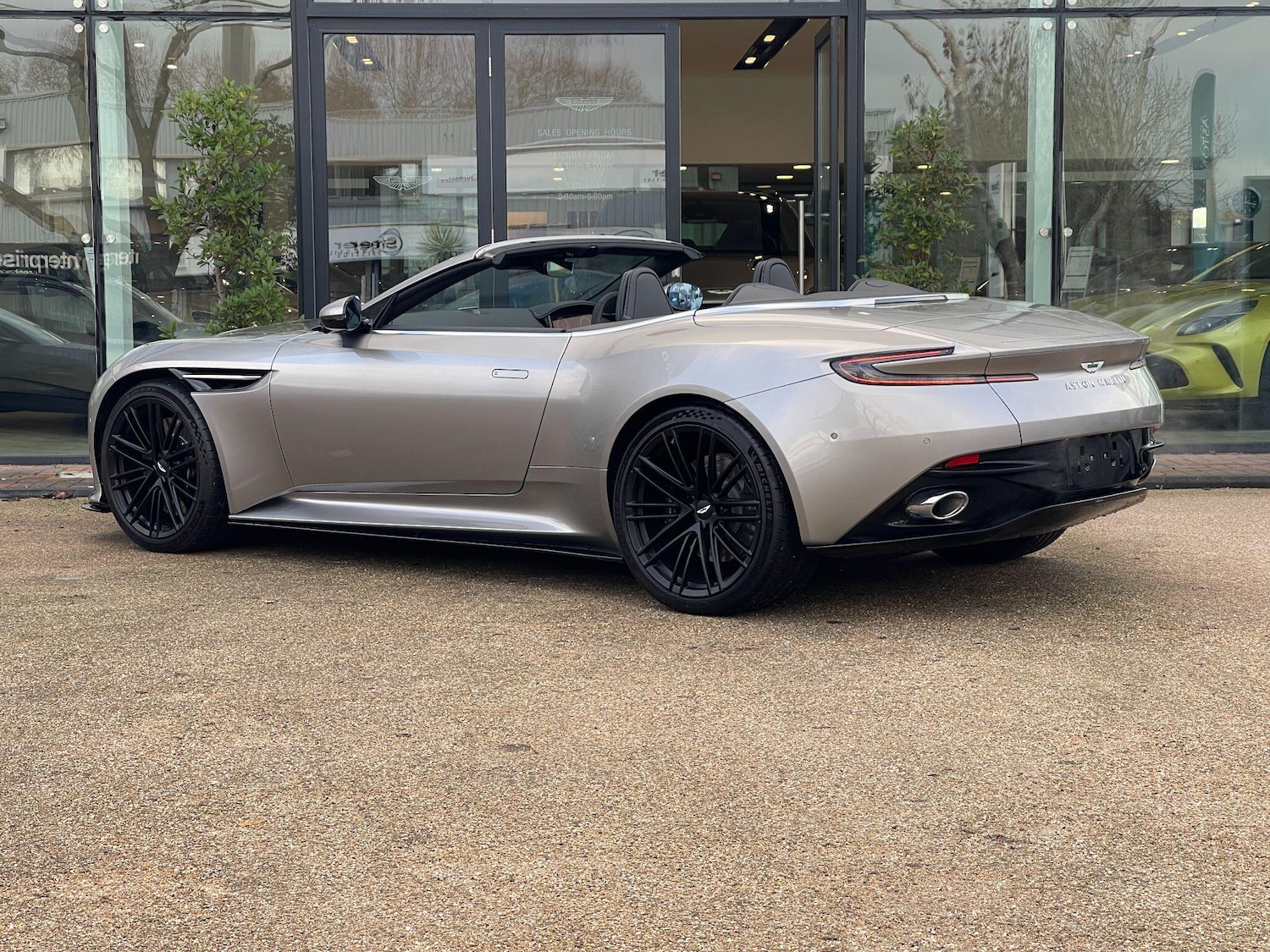 Used Aston Martin V8 2025 for sale - 76918693: Photo 2