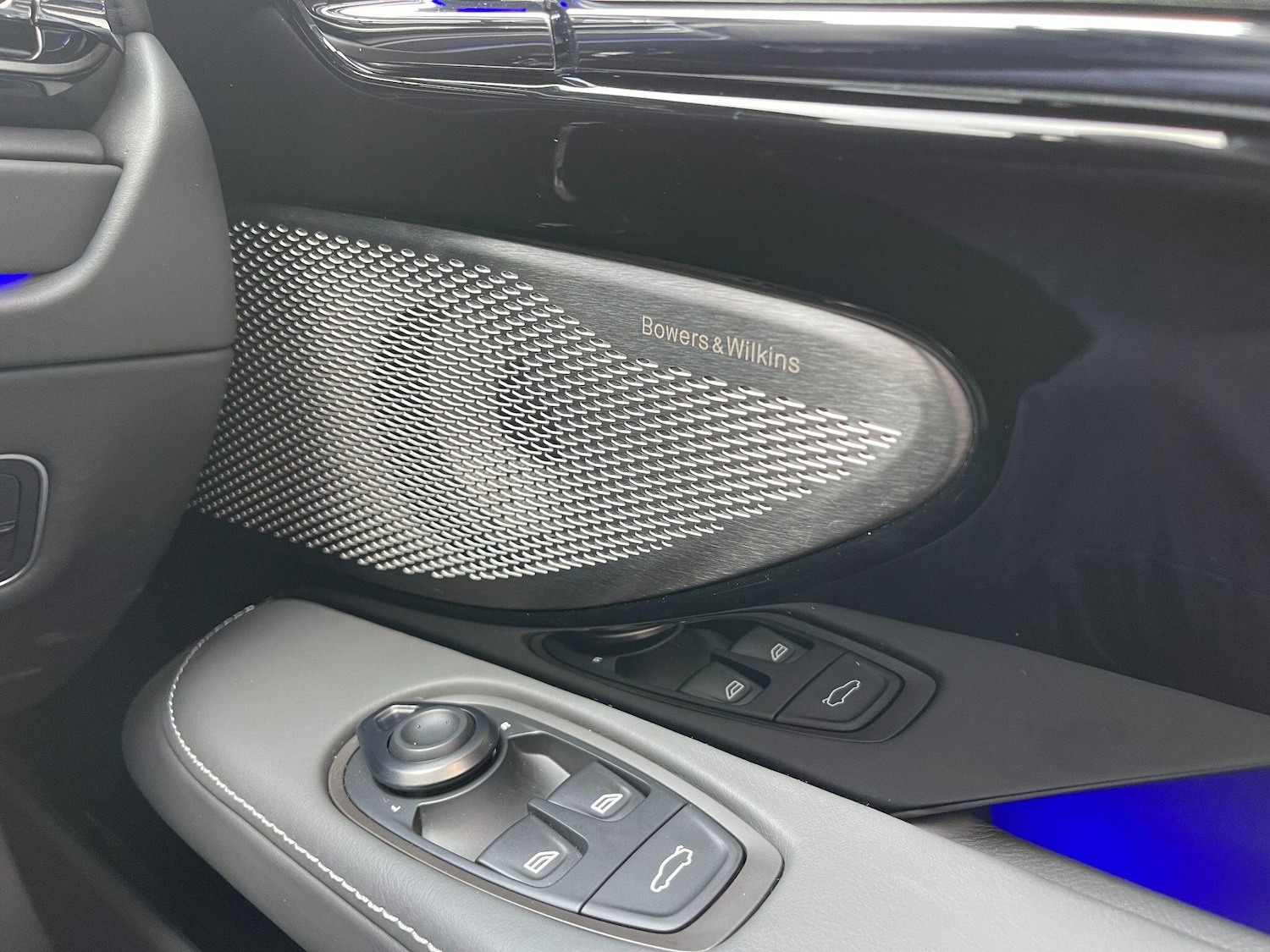 Used Aston Martin V8 2025 for sale - 76918693: Photo 23