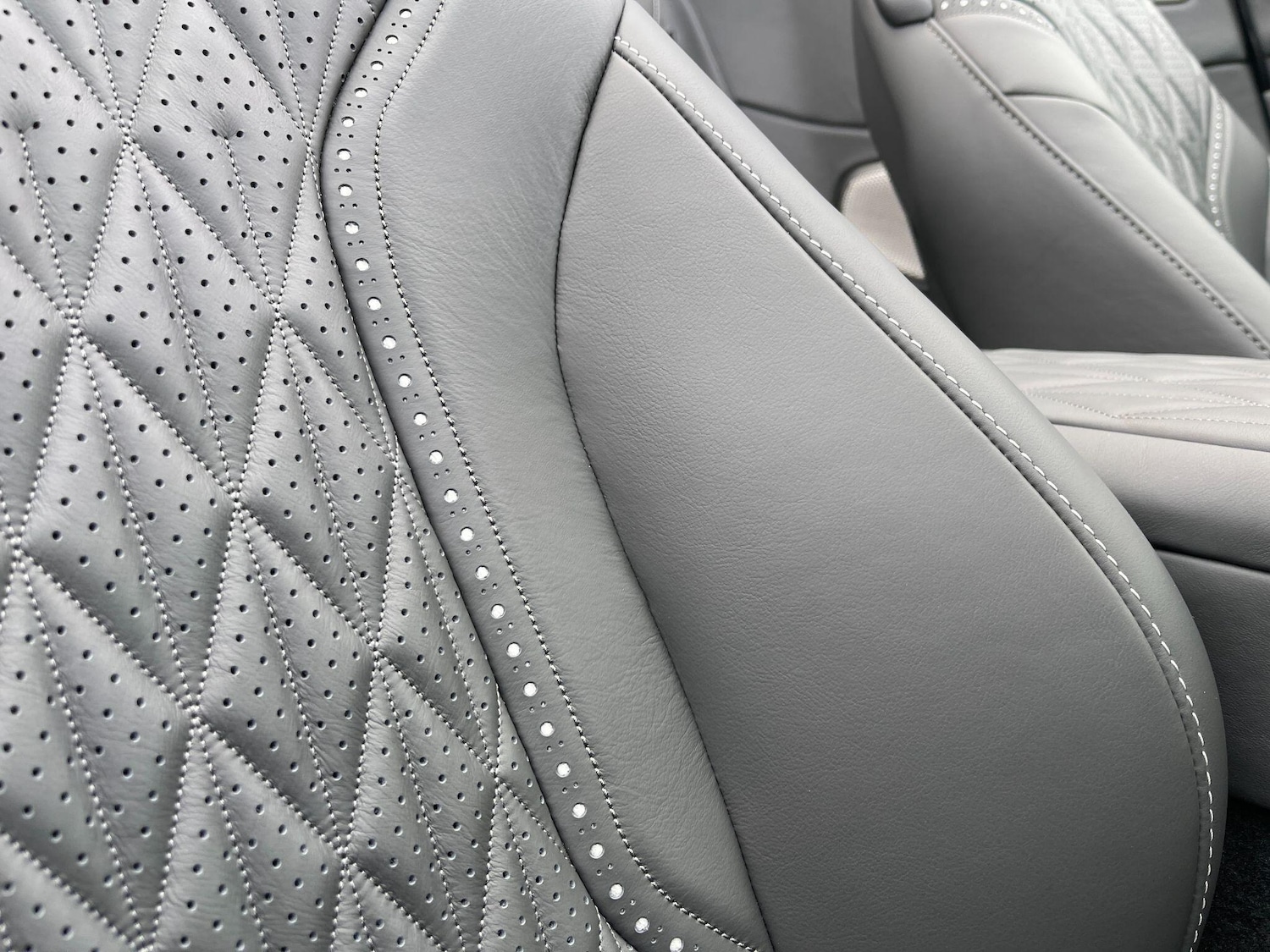 Used Aston Martin V8 2025 for sale - 76918693: Photo 30