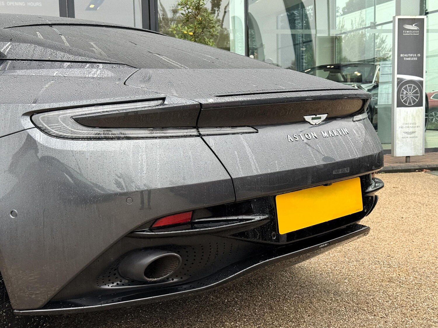 Used Aston Martin DB11 2021 for sale - 76153037: Photo 11