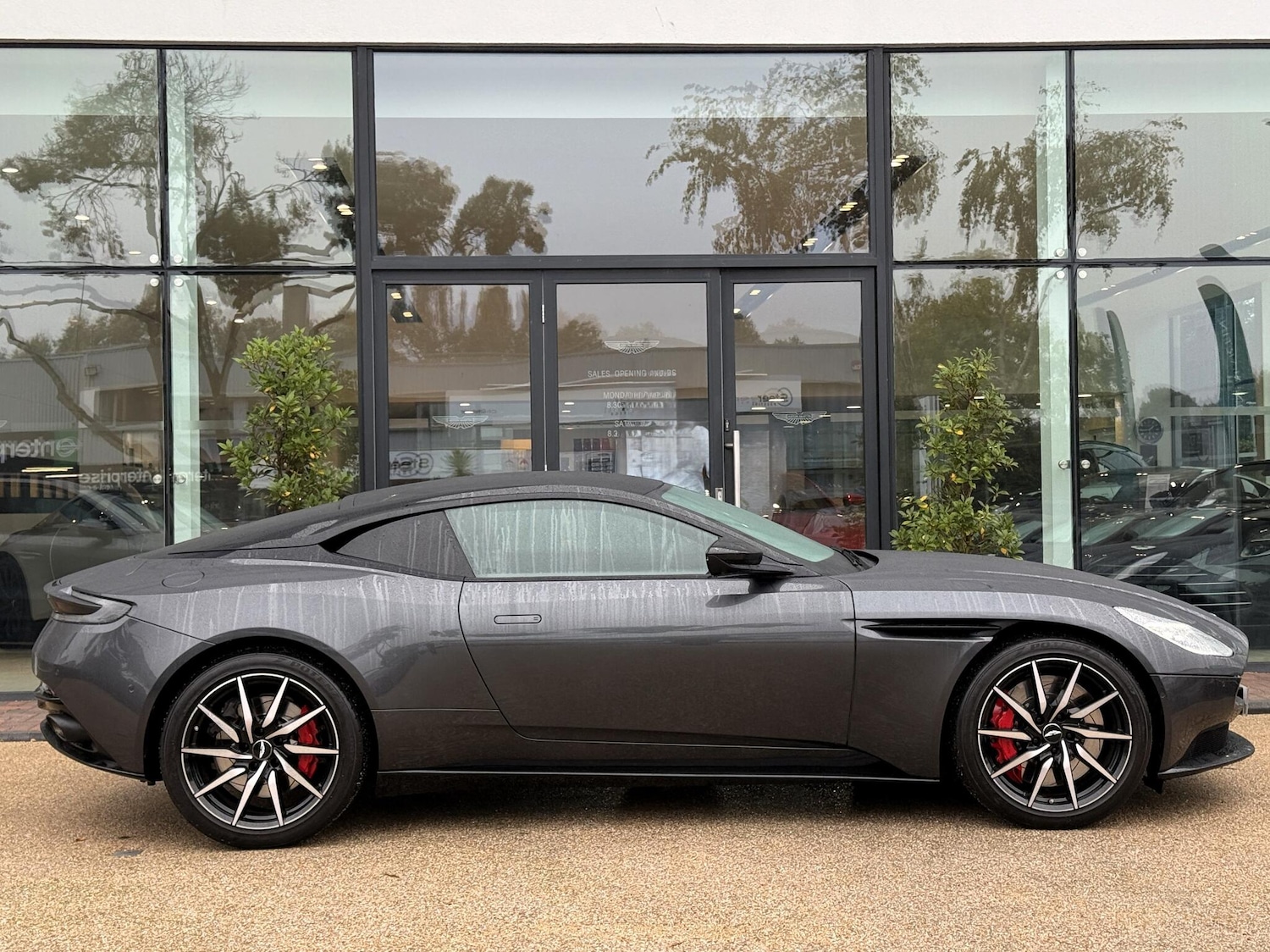 Used Aston Martin DB11 2021 for sale - 76153037: Photo 2