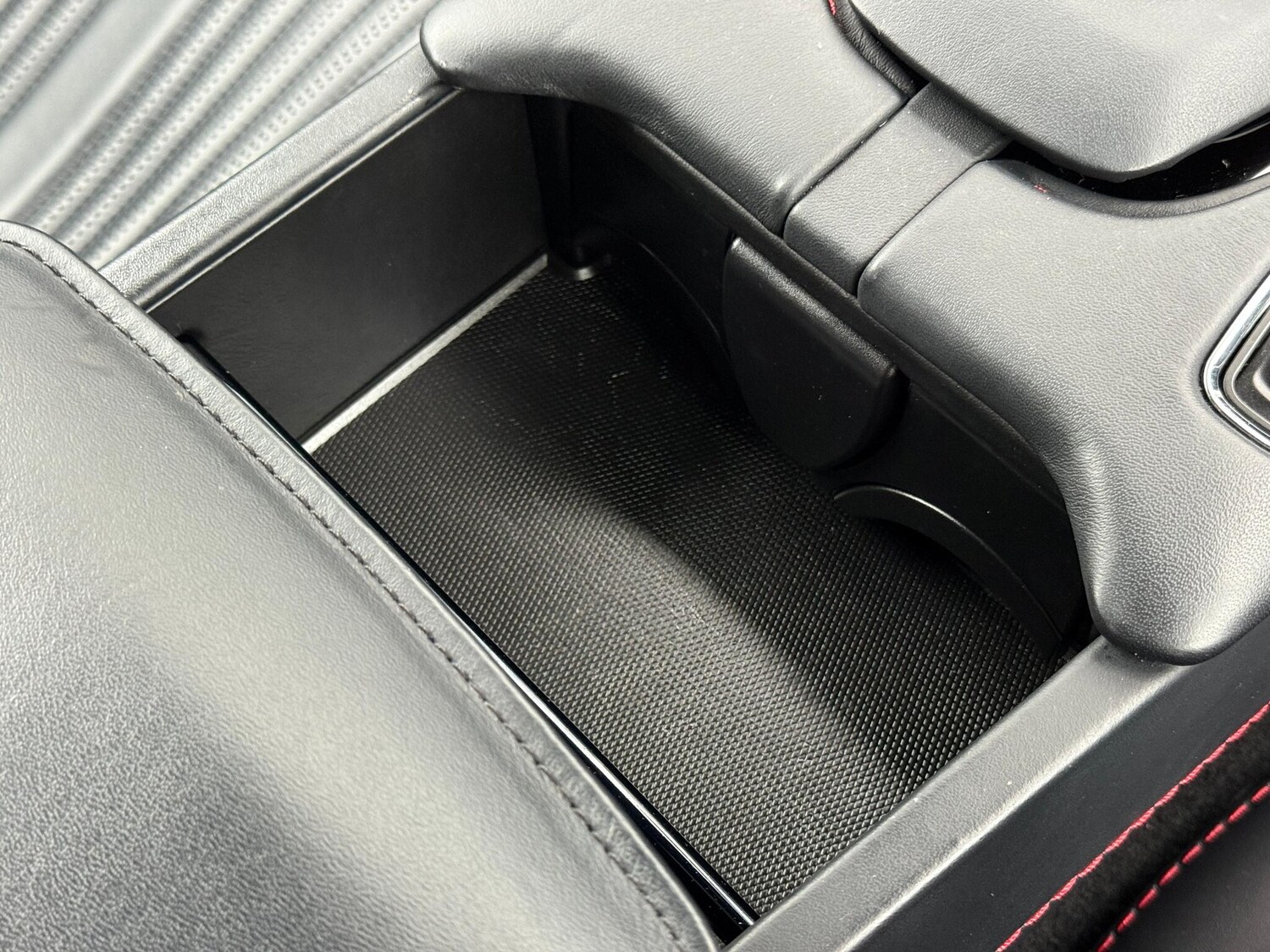 Used Aston Martin DB11 2021 for sale - 76153037: Photo 34