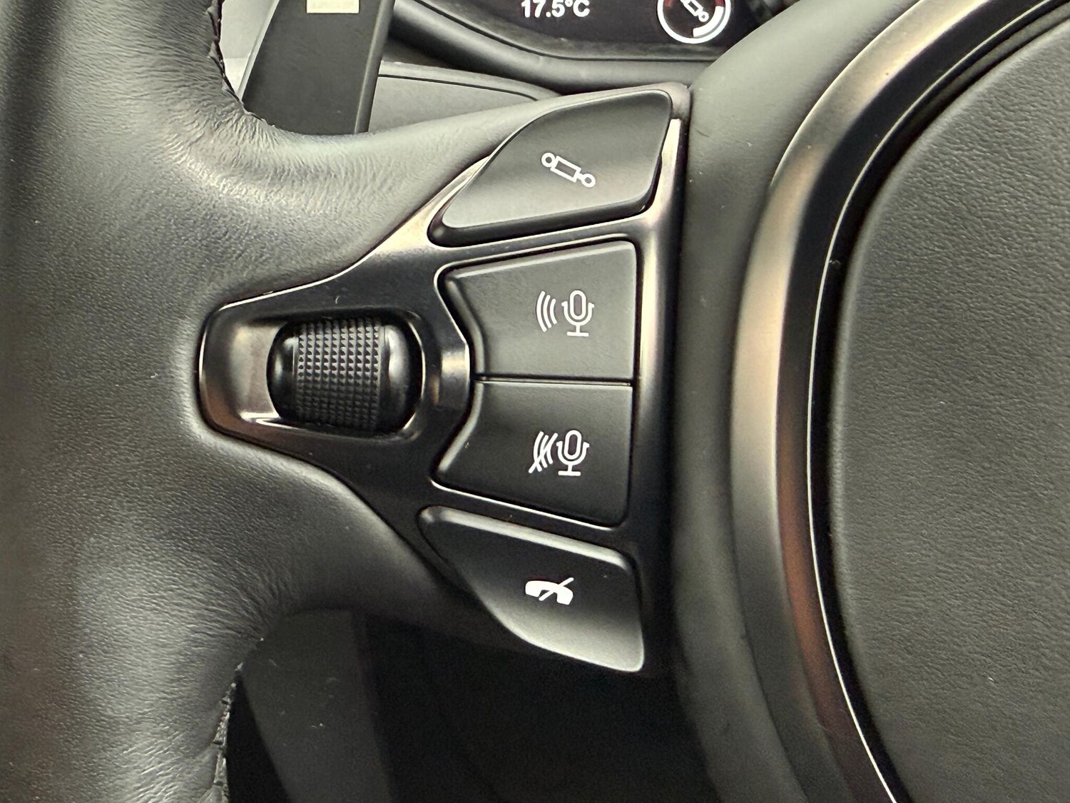 Used Aston Martin DB11 2021 for sale - 76153037: Photo 36