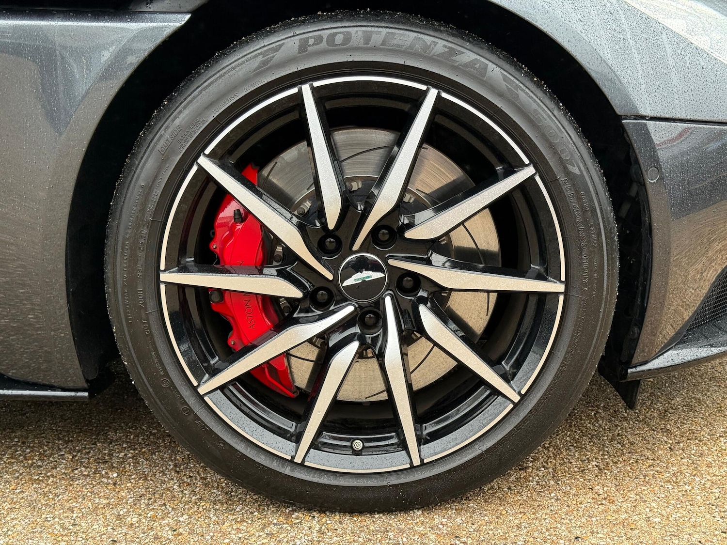 Used Aston Martin DB11 2021 for sale - 76153037: Photo 4