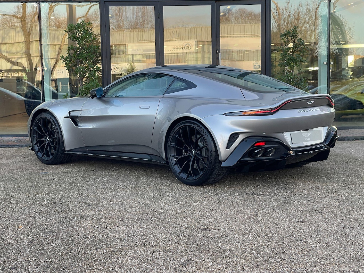 Used Aston Martin Vantage 2025 for sale - 76926652: Photo 2