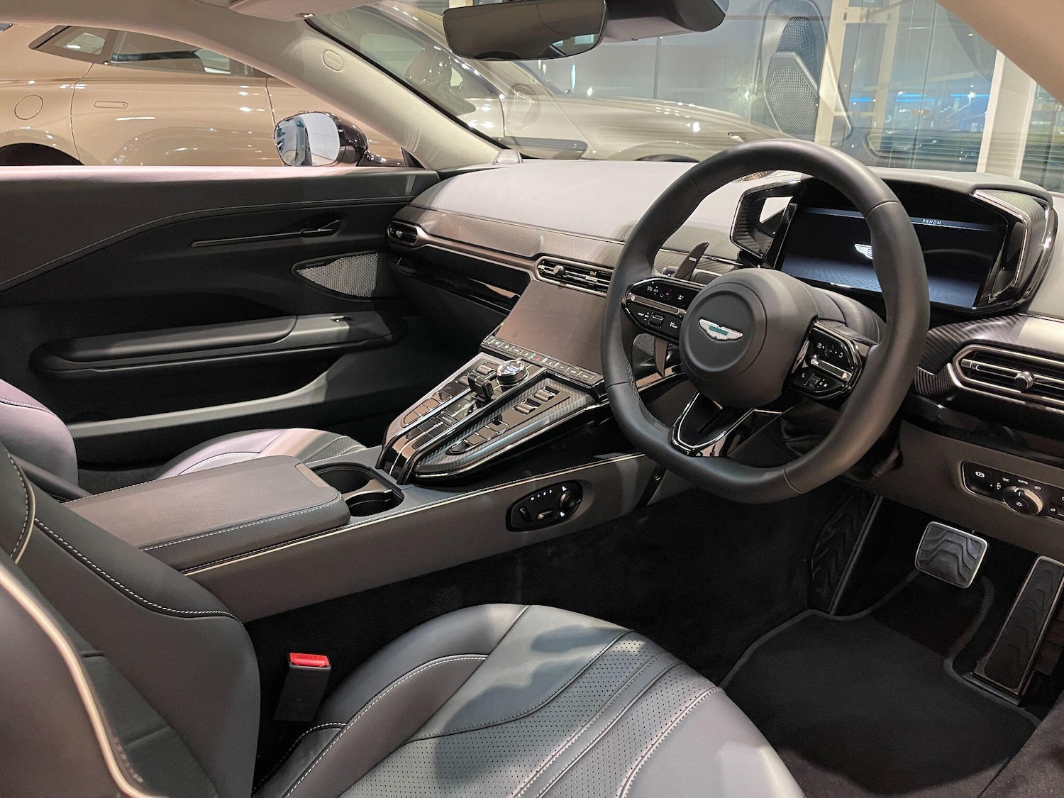 Used Aston Martin Vantage 2025 for sale - 76926652: Photo 3