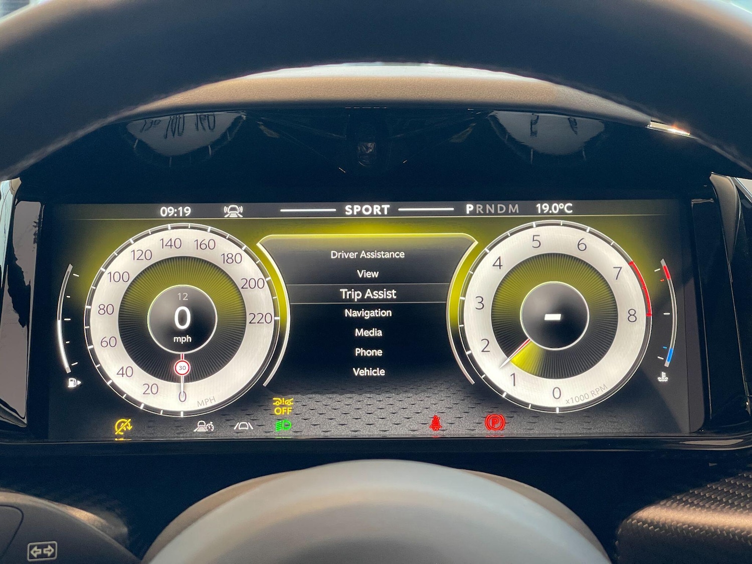 Used Aston Martin Vantage 2025 for sale - 76926652: Photo 6