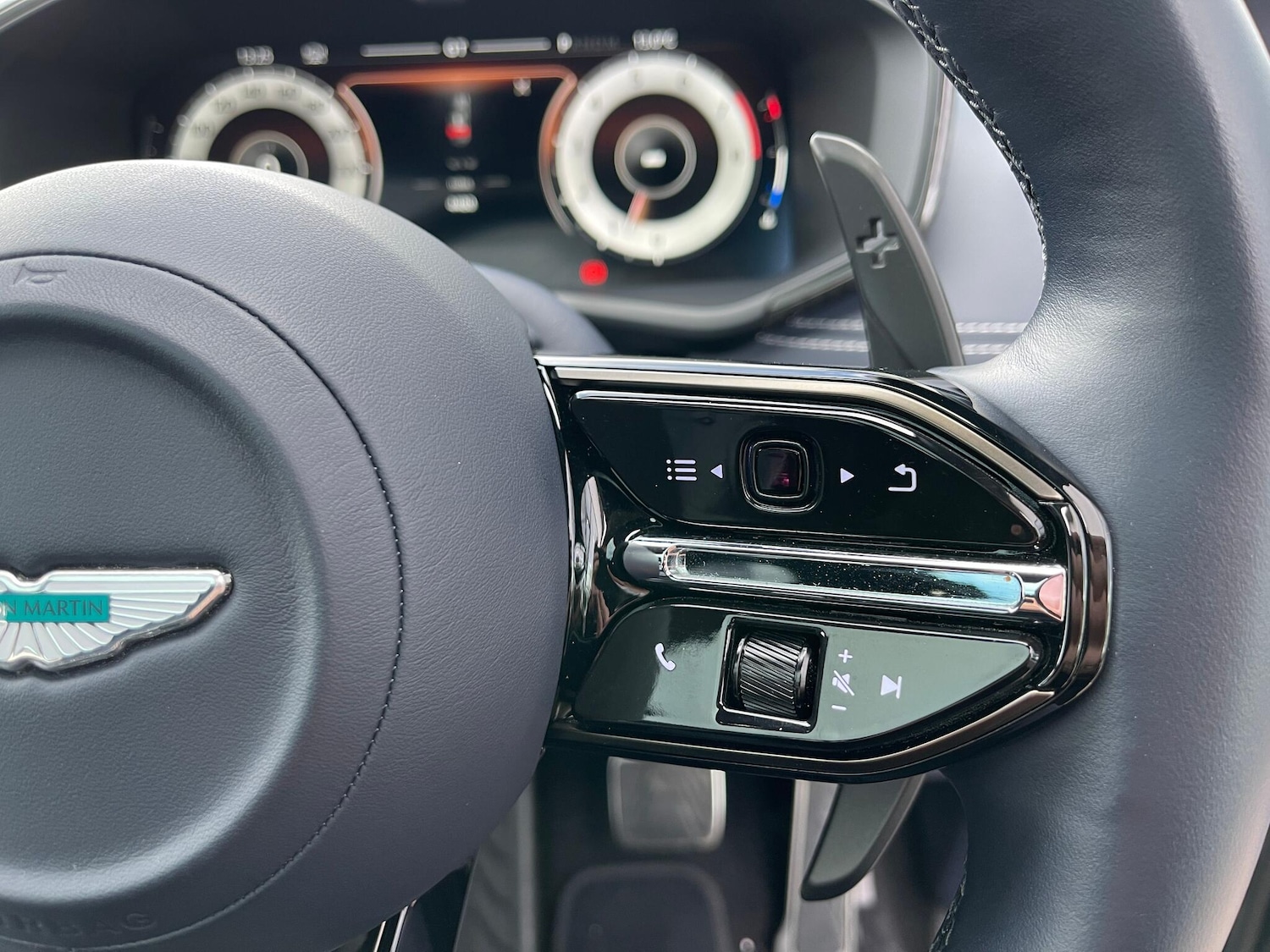 Used Aston Martin DBX 2024 for sale - 76359927: Photo 33