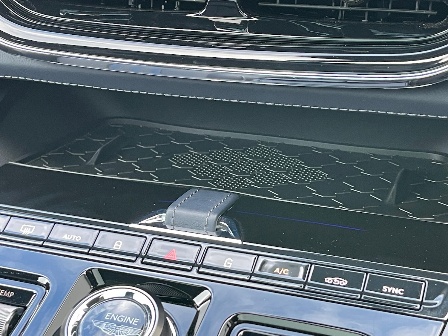 Used Aston Martin DBX 2024 for sale - 76359927: Photo 35