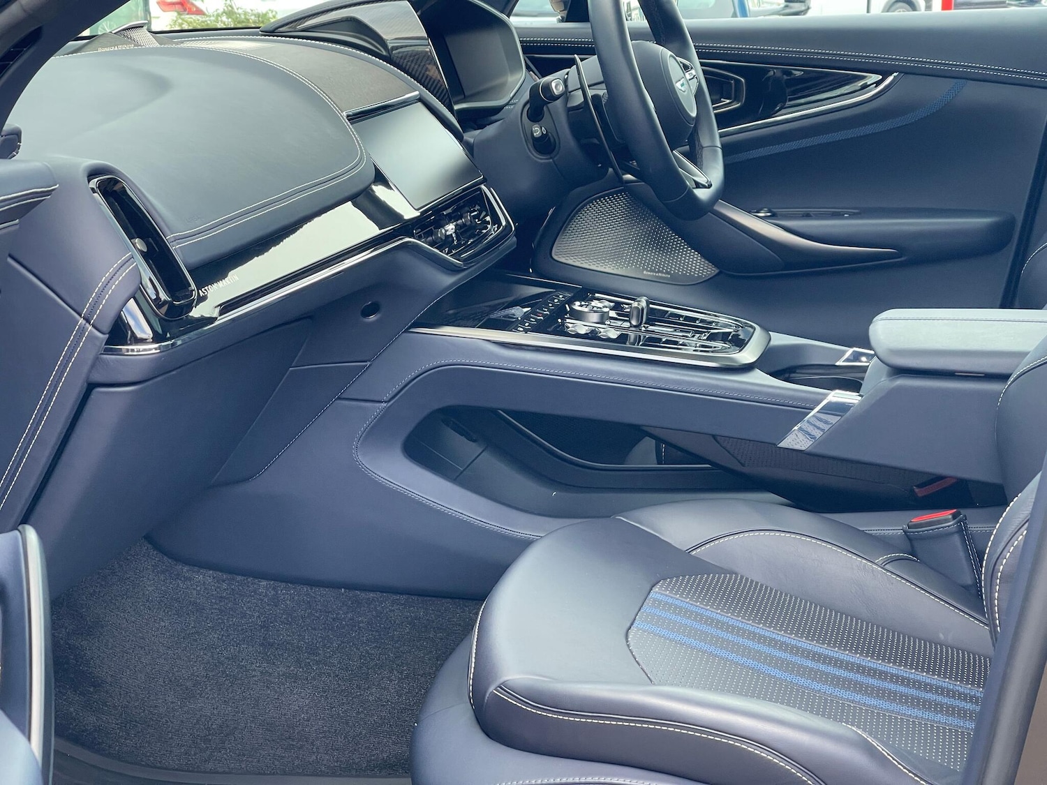 Used Aston Martin DBX 2024 for sale - 76359927: Photo 59