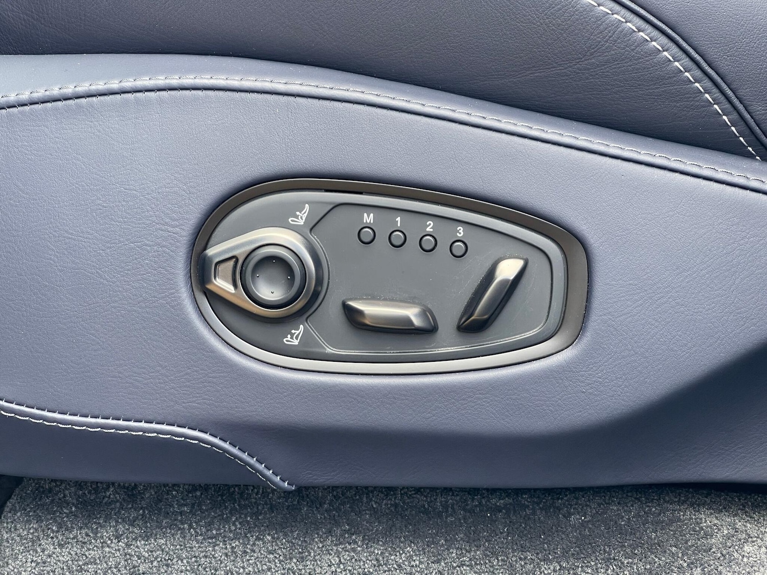 Used Aston Martin DBX 2024 for sale - 76359927: Photo 60