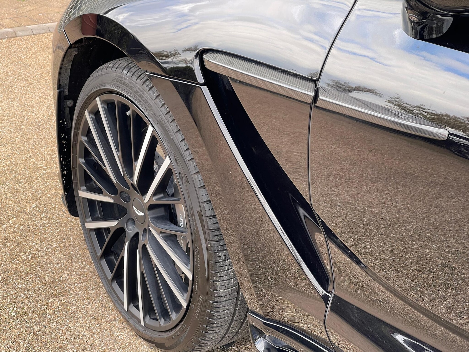 Used Aston Martin DBX 2024 for sale - 76359927: Photo 9