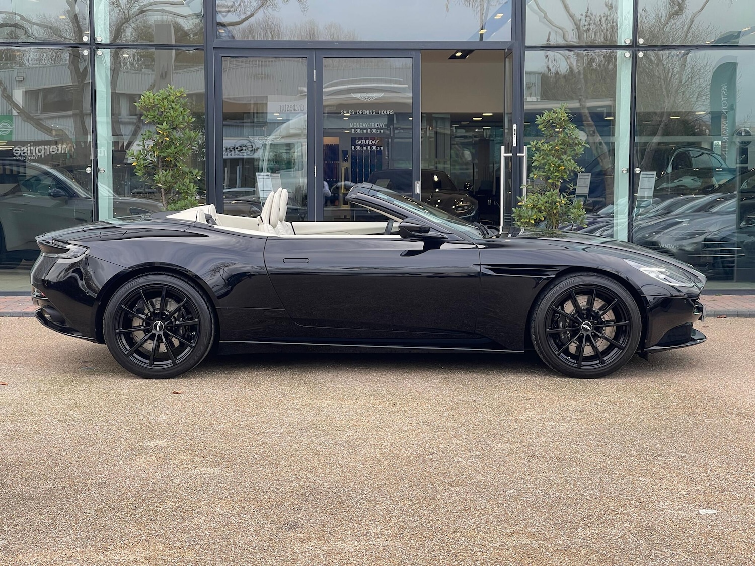 Used Aston Martin DB11 2021 for sale - 76457464: Photo 14