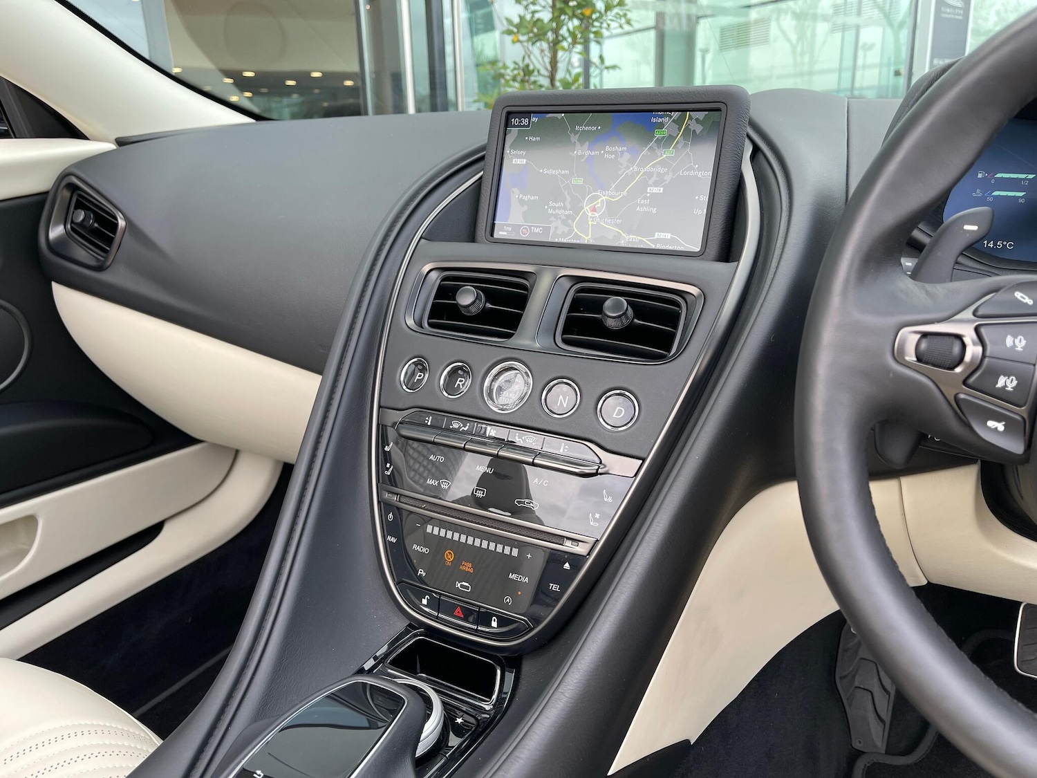 Used Aston Martin DB11 2021 for sale - 76457464: Photo 17