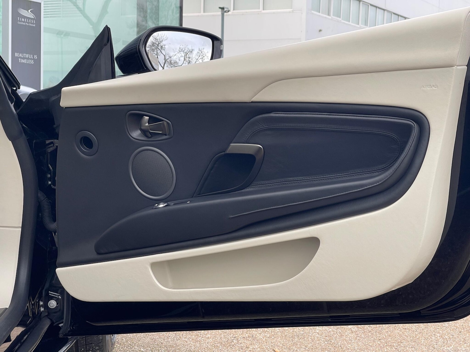 Used Aston Martin DB11 2021 for sale - 76457464: Photo 25