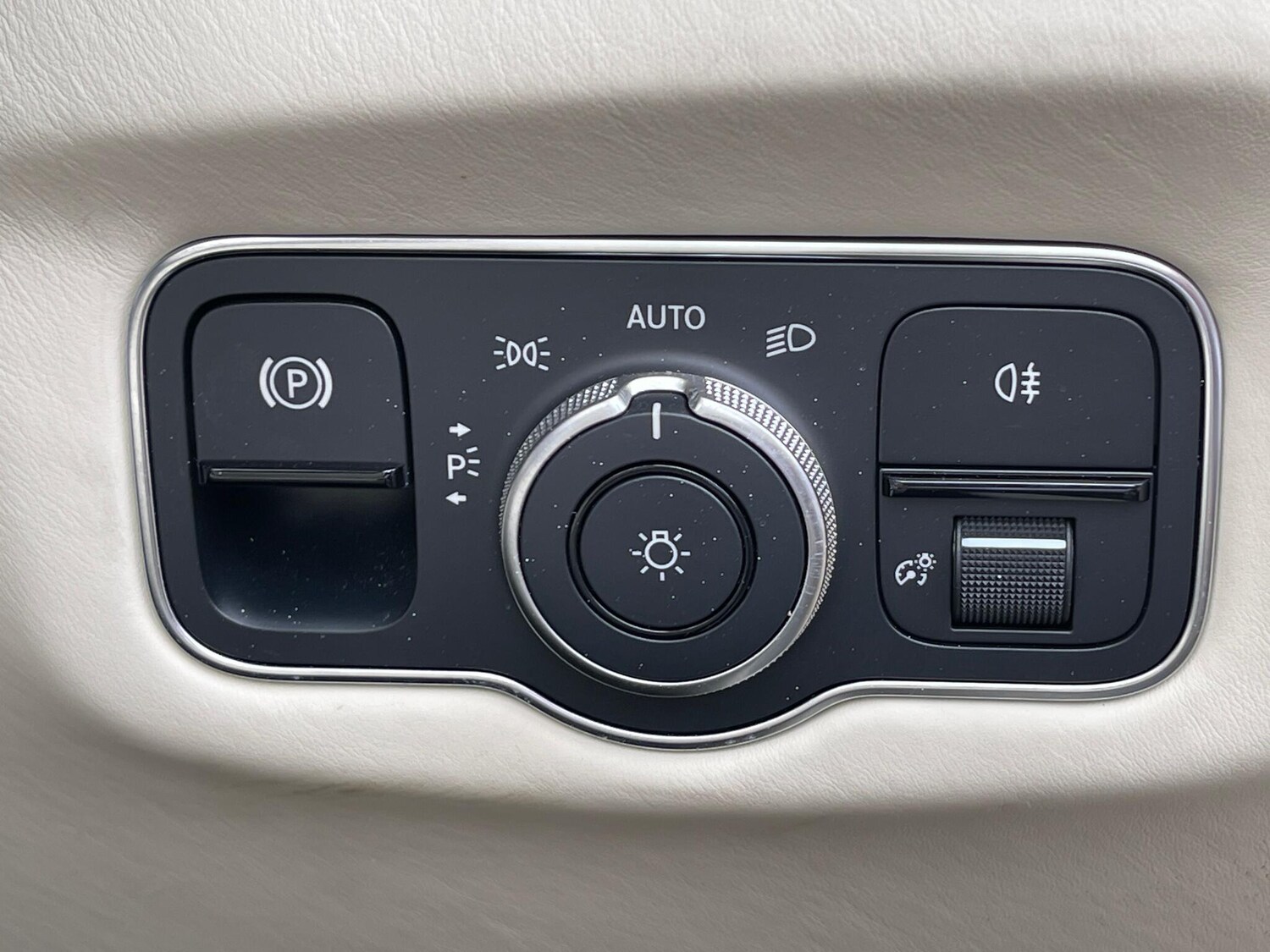 Used Aston Martin DB11 2021 for sale - 76457464: Photo 27