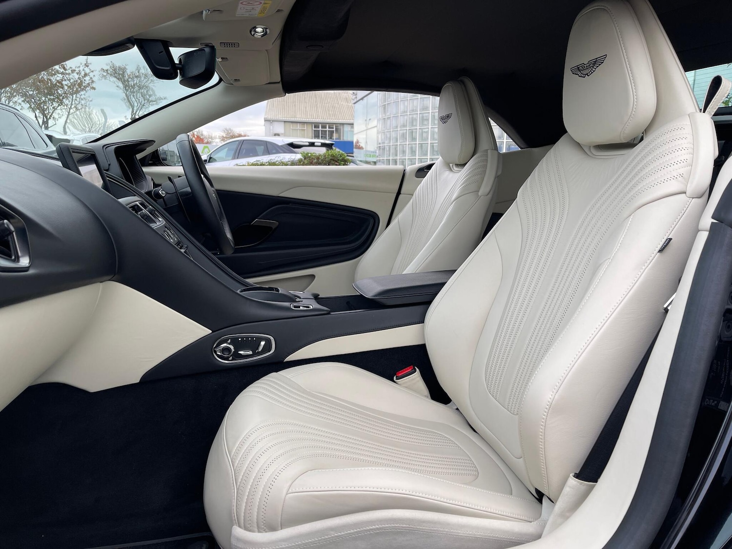 Used Aston Martin DB11 2021 for sale - 76457464: Photo 30