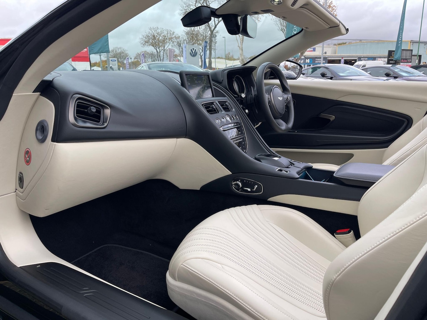 Used Aston Martin DB11 2021 for sale - 76457464: Photo 31