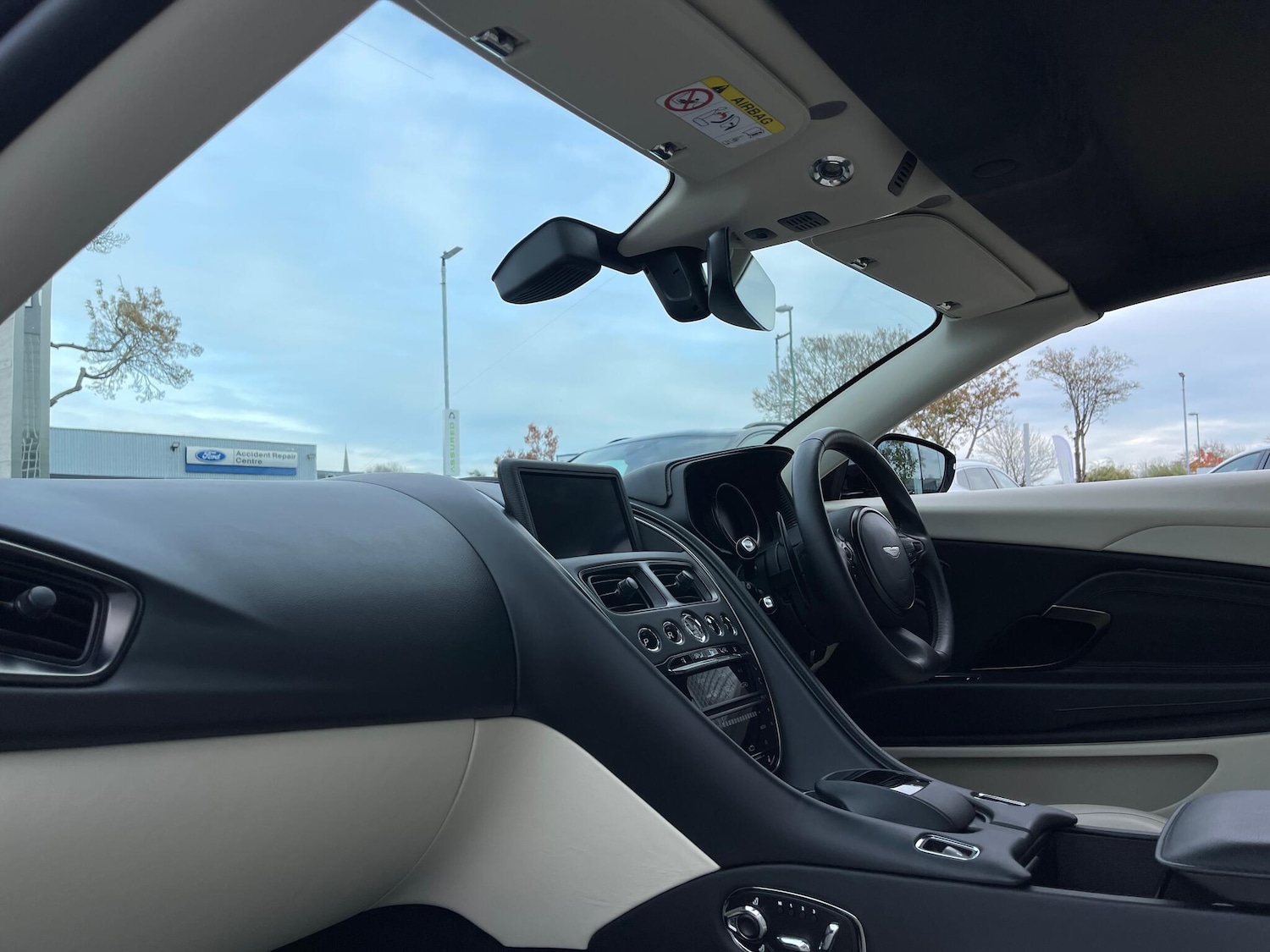 Used Aston Martin DB11 2021 for sale - 76457464: Photo 46