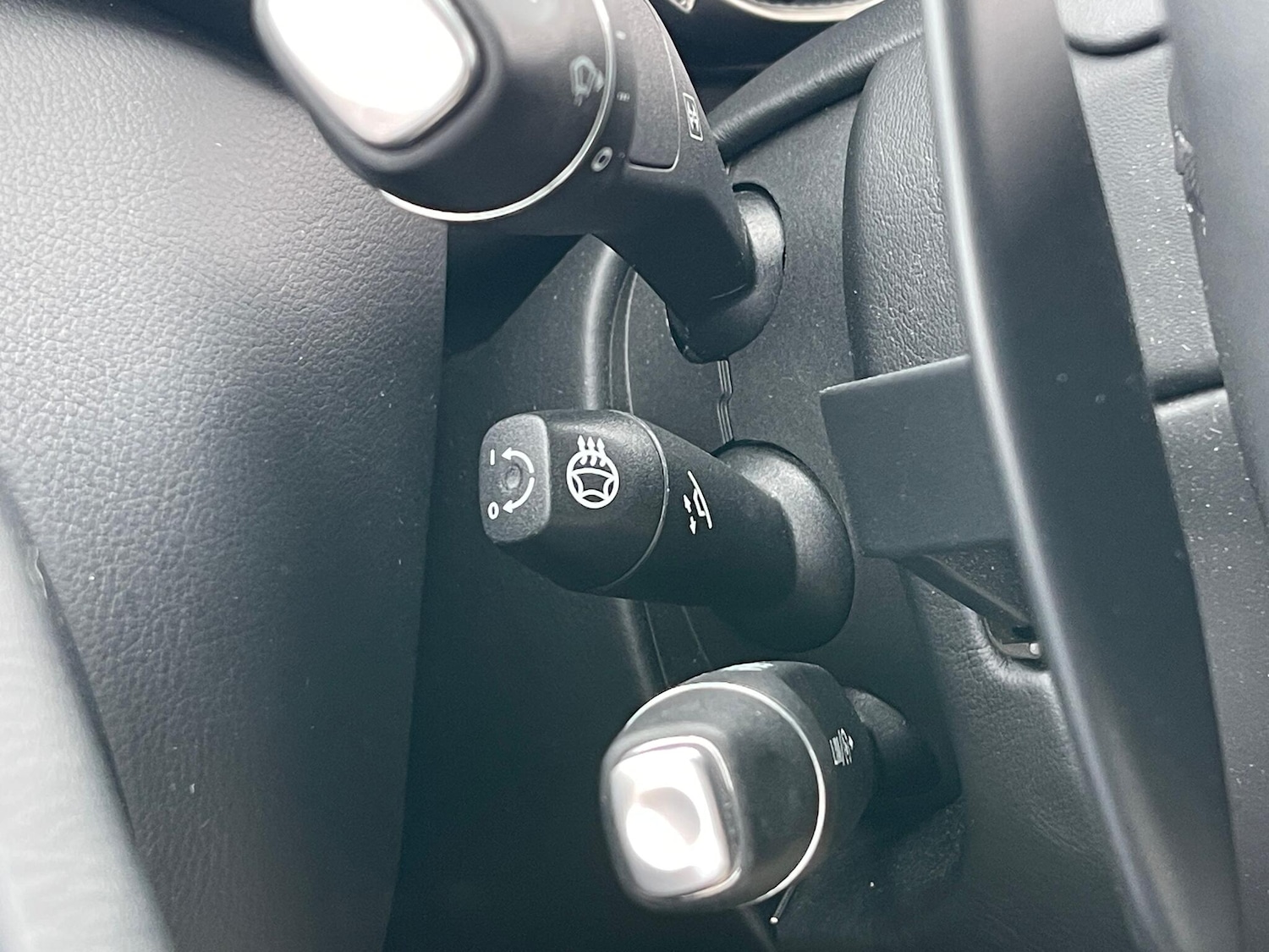 Used Aston Martin DB11 2021 for sale - 76457464: Photo 47