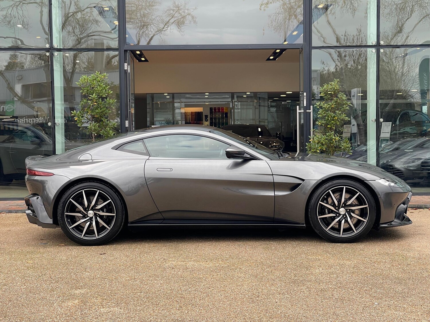 Used Aston Martin Vantage 2021 for sale - 76398212: Photo 37