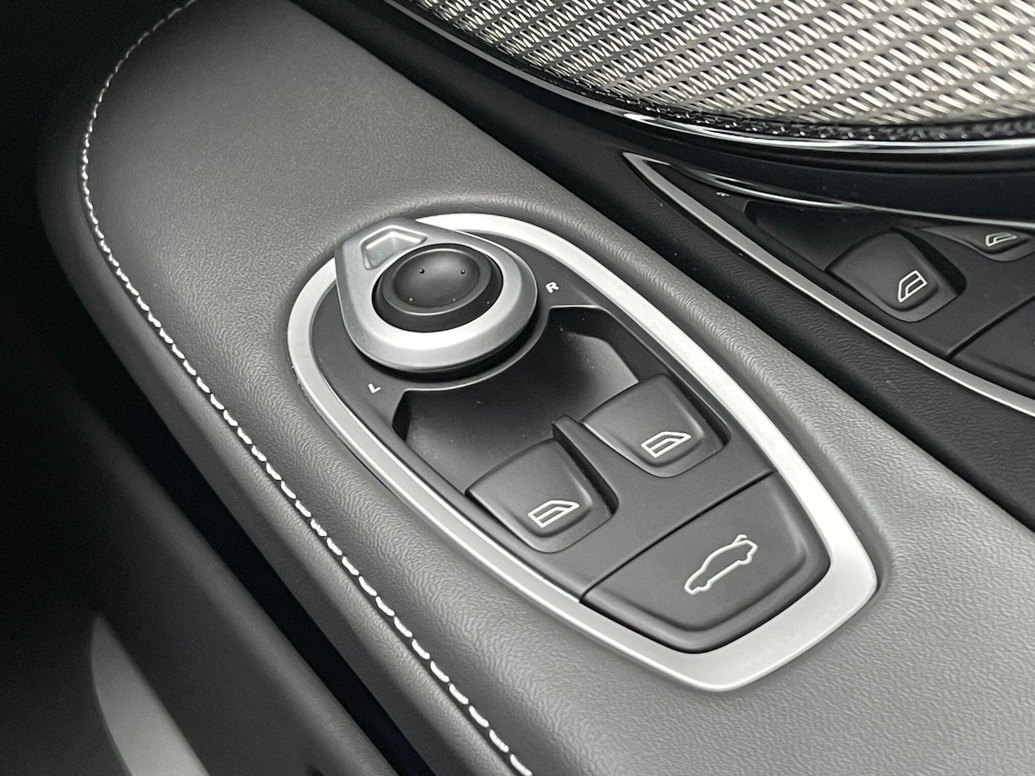 Used Aston Martin V8 2025 for sale - 76801651: Photo 31