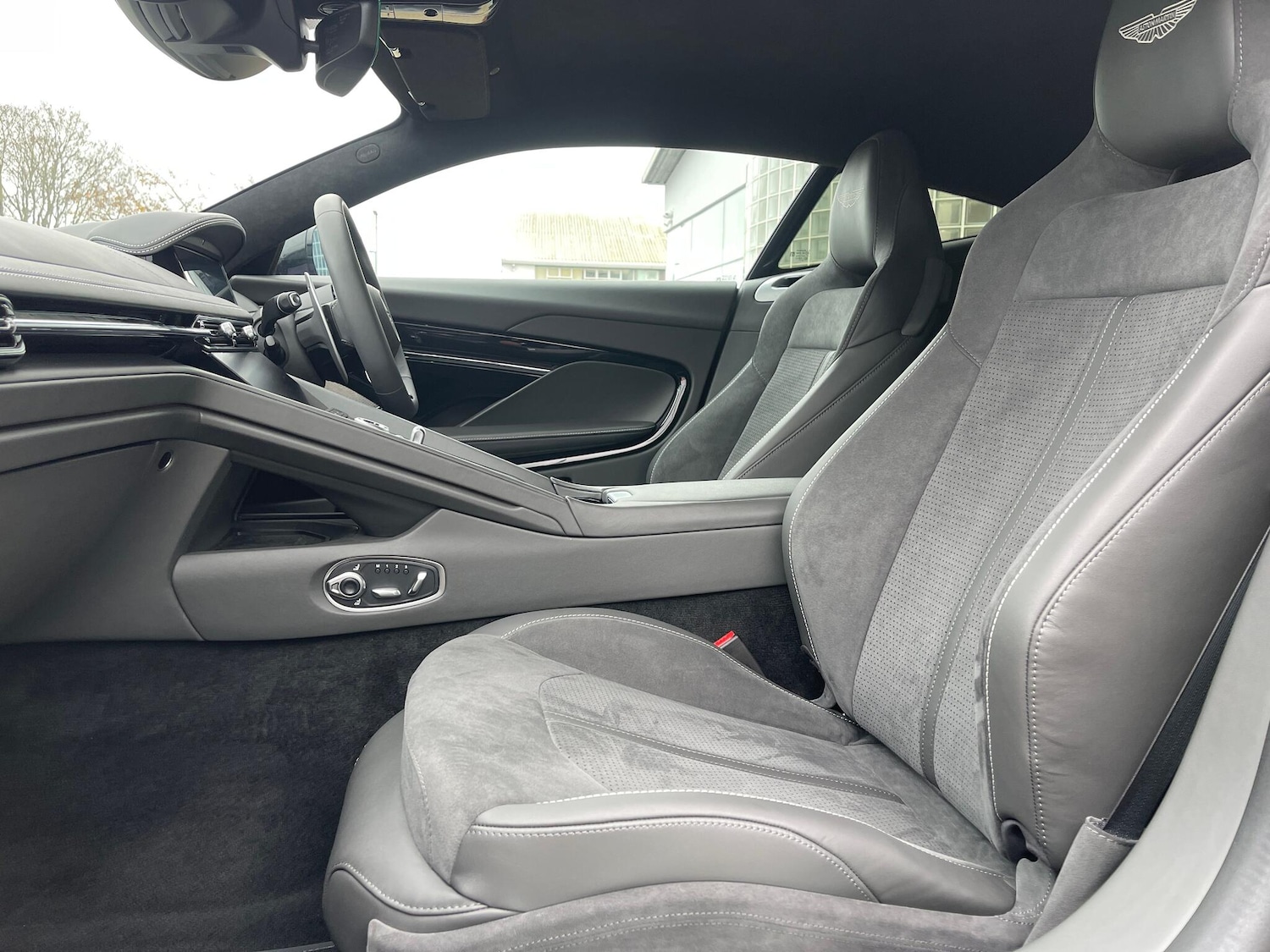 Used Aston Martin V8 2025 for sale - 76801651: Photo 32