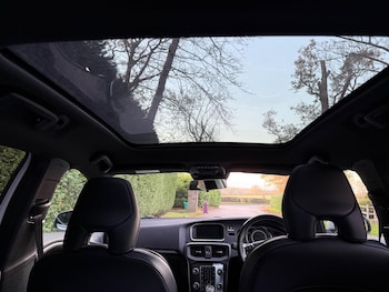 Used Volvo V40 2015 for sale - 76608253: Photo