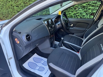 Used Dacia Sandero Stepway 2017 for sale - 76036285: Photo