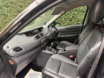 Used Renault Grand Scenic 2015 for sale - 76472931: Photo