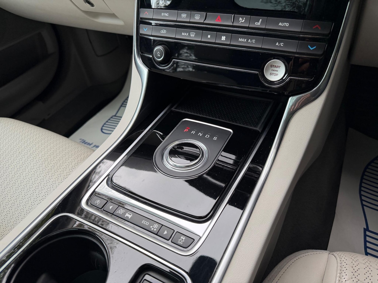 Used Jaguar XE 2016 for sale - 76360041: Photo 16