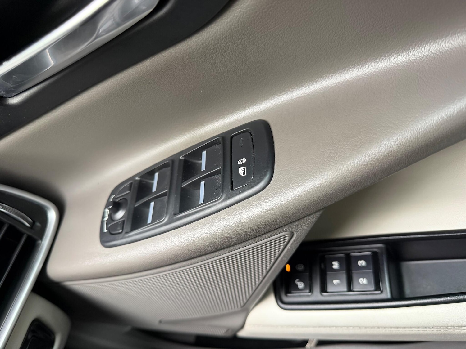 Used Jaguar XE 2016 for sale - 76360041: Photo 17