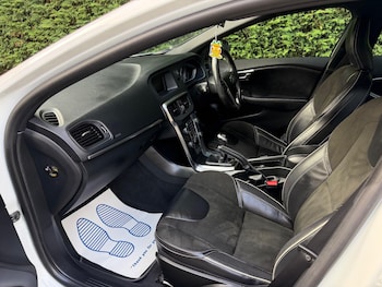 Used Volvo V40 2016 for sale - 76152472: Photo