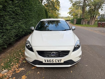 Used Volvo V40 2016 for sale - 76152472: Photo