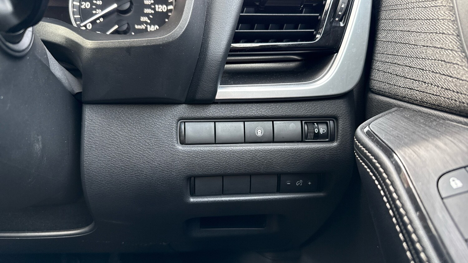 Used Nissan X-Trail 2024 for sale - 76504880: Photo 25