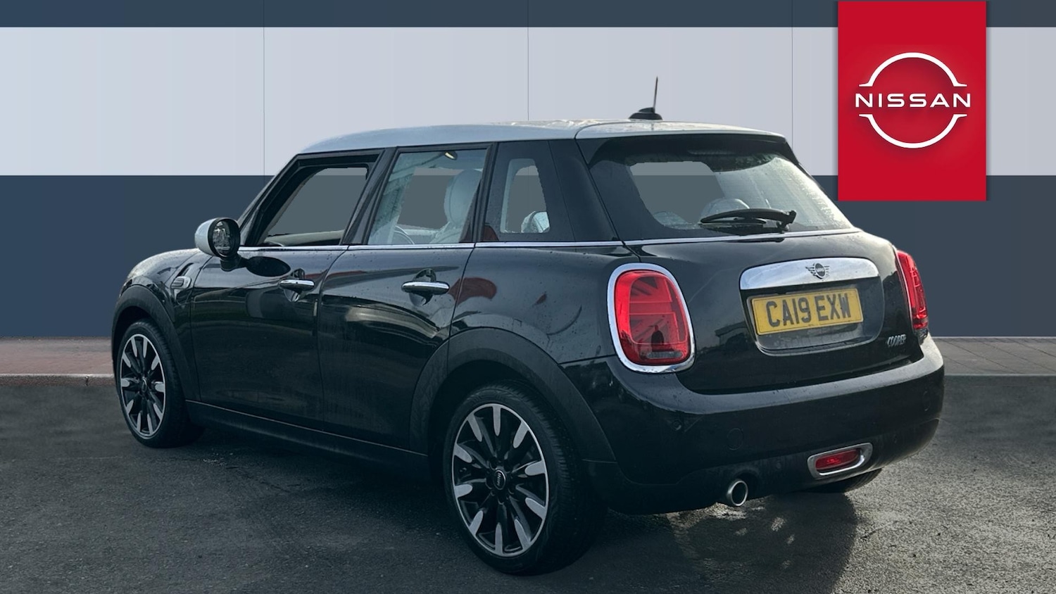 Used MINI Hatch 2019 for sale - 77105178: Photo 2
