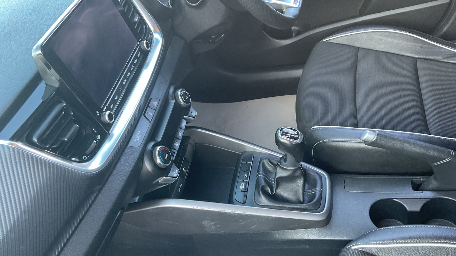 Used Kia Stonic 2022 for sale - 76762345: Photo 13