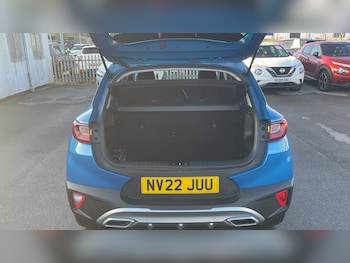 Used Kia Stonic 2022 for sale - 76762345: Photo