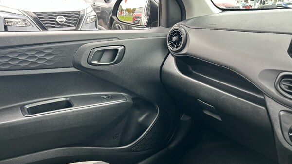 Used Hyundai i10 2023 for sale - 76207670: Photo 30